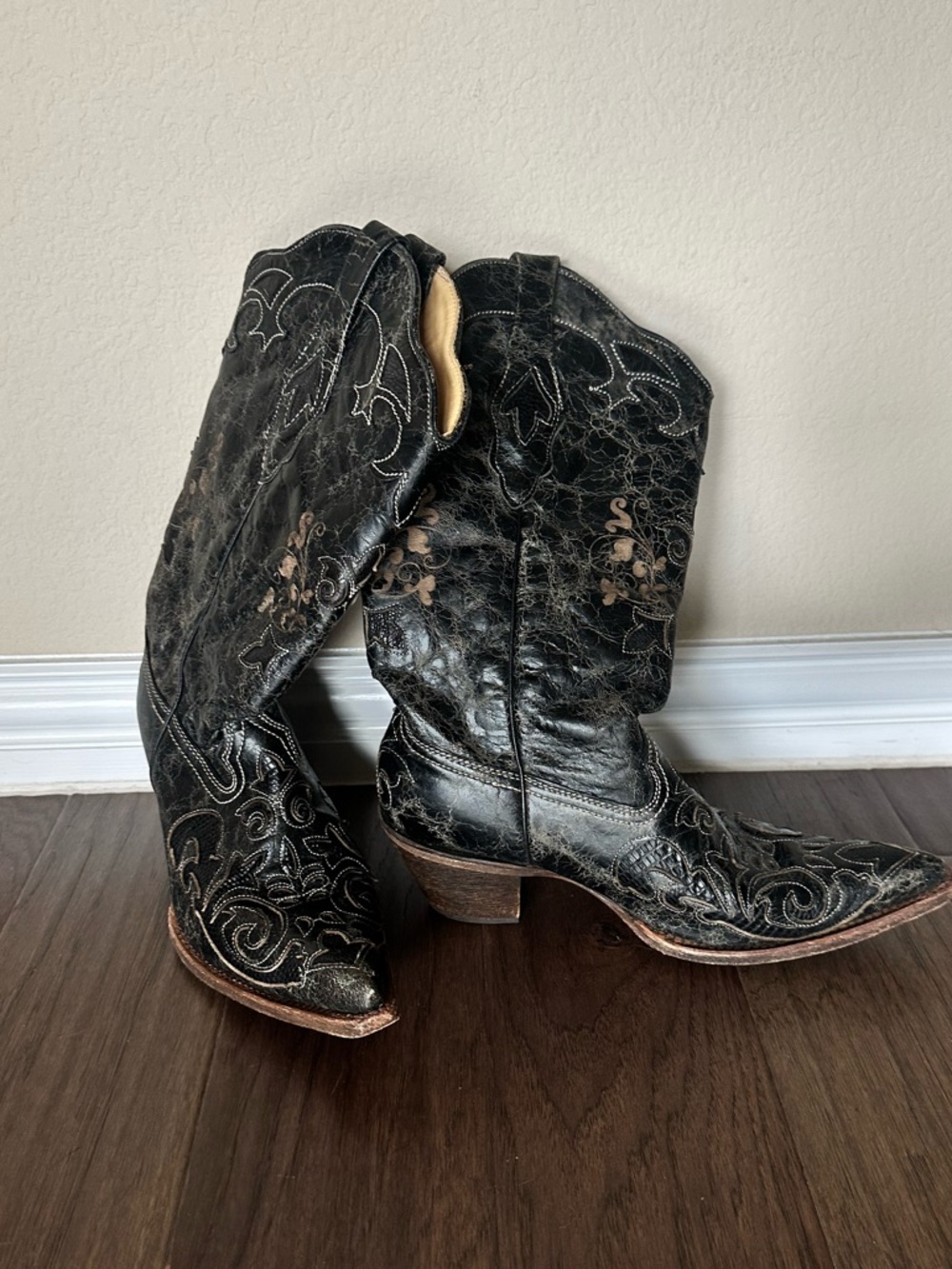 Corral Vintage Black Embroidered Western Cowboy Boots